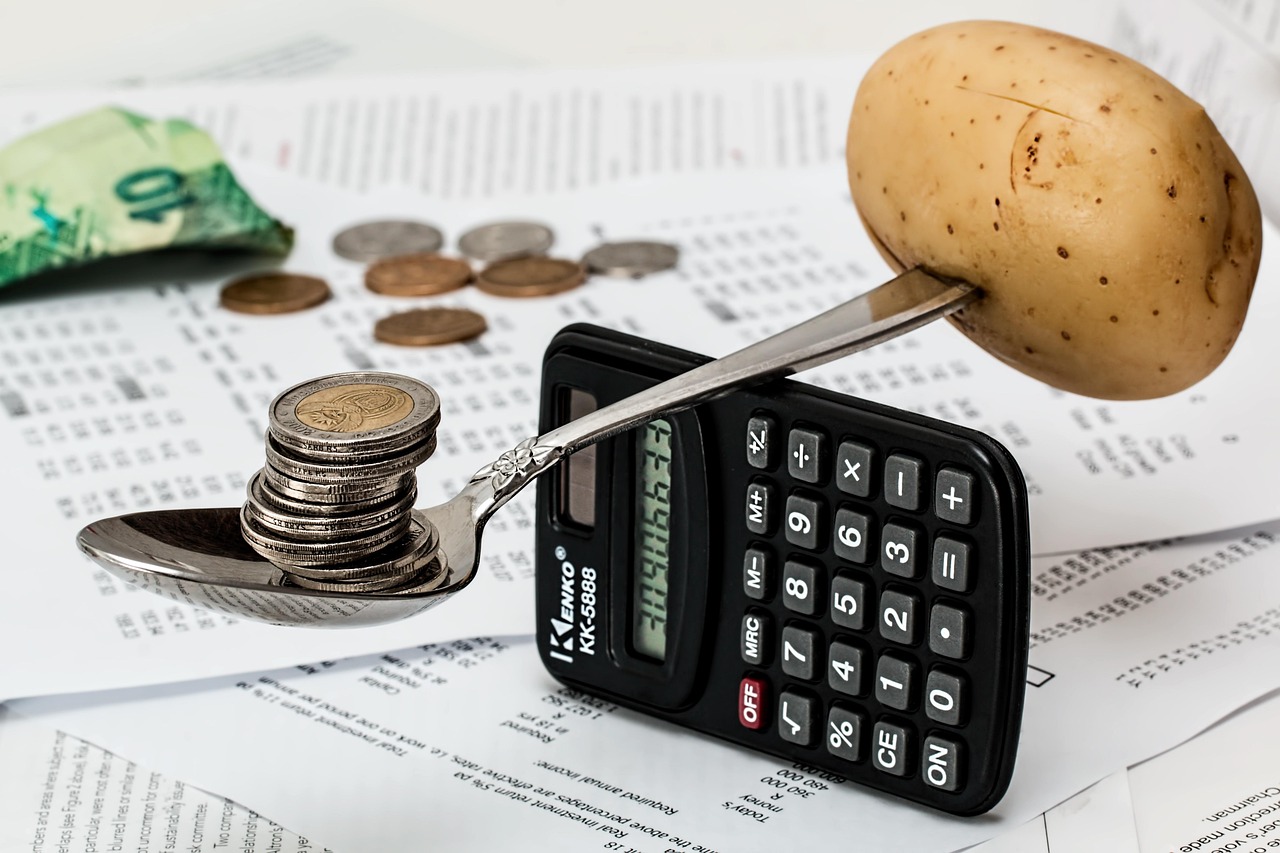 2025全球经济迷雾中的金融望远镜：Velos Markets如何解码黄金阶梯式上行与全息投资策略